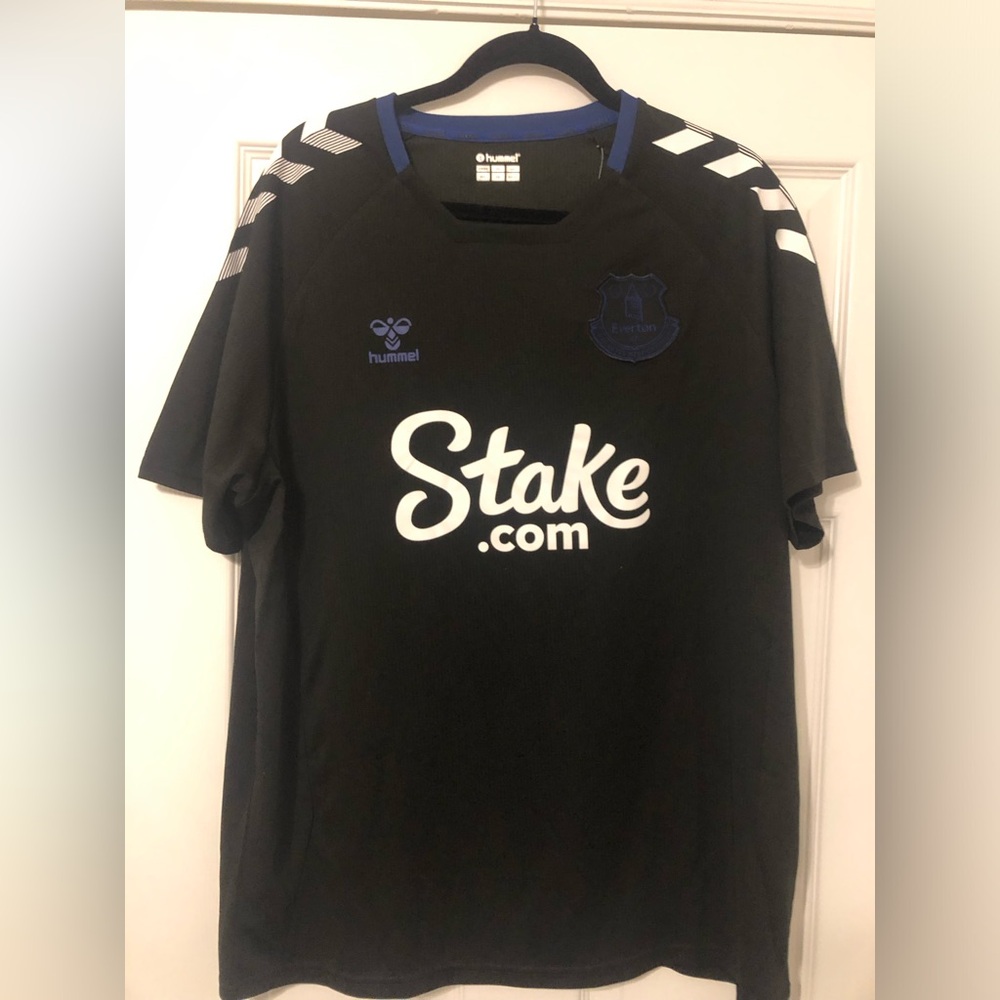 Hummel Men’s Everton training jersey. Size XXL. NWT.